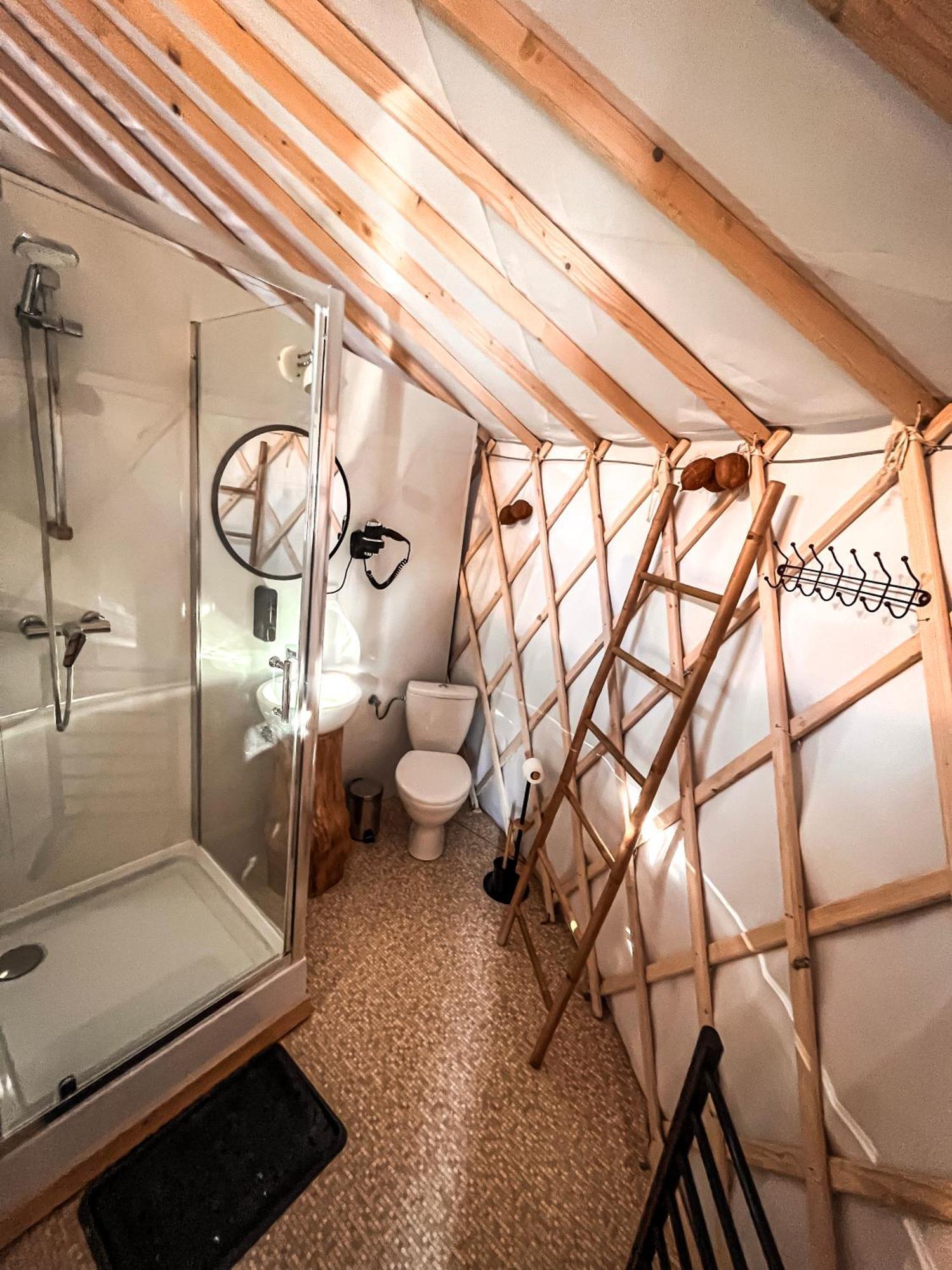Aloha Glamp - Okragle Domki Przy Rzece - Balia I Sauna - Energylandia Zagornik エクステリア 写真