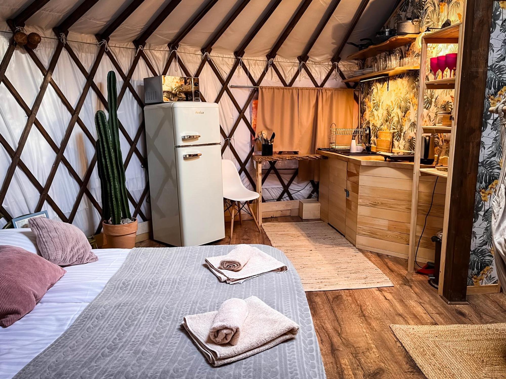 Aloha Glamp - Okragle Domki Przy Rzece - Balia I Sauna - Energylandia Zagornik エクステリア 写真