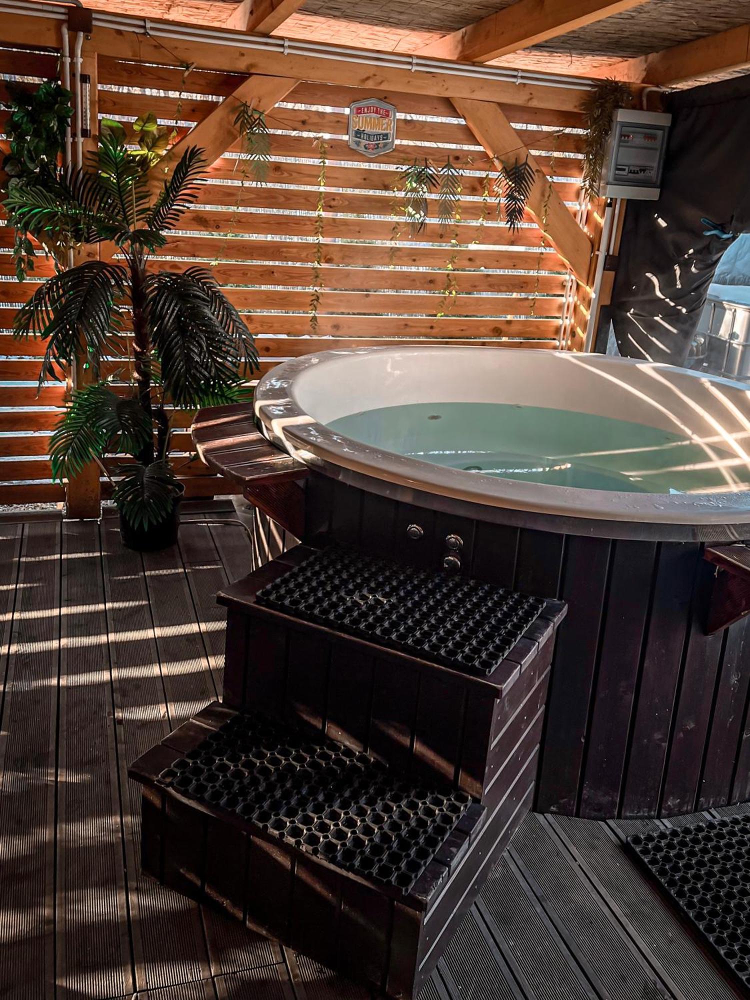 Aloha Glamp - Okragle Domki Przy Rzece - Balia I Sauna - Energylandia Zagornik エクステリア 写真